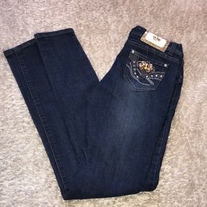 Queens Jeans size 3 Low rise dark was jeans